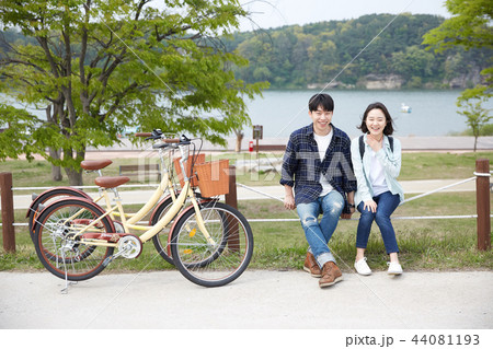 自転車 カップル 韓国人 44081193