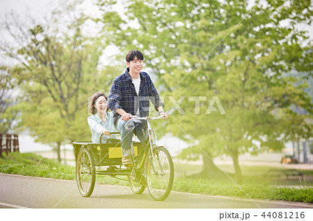自転車 カップル 韓国人 44081216