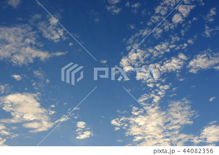 秋空と雲 秋空と雲 44082356
