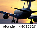 夕焼けと飛行機 44082925