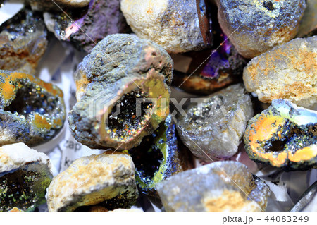 crystal with metal rainbow surface 44083249