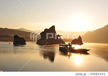 夜明け 嶋潭三峰 日の出 44083341