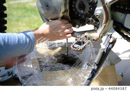 バイクの整備 44084387