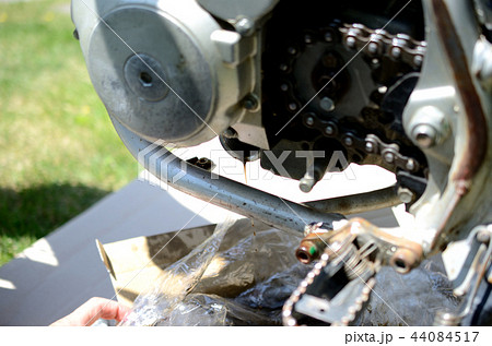 バイクの整備 44084517