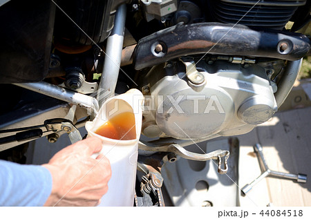 バイクの整備 44084518