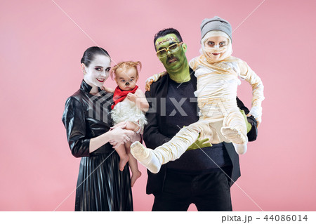 Halloween Family. Happy Father, Mother and Children Girls in Halloween Costume and Makeup 44086014