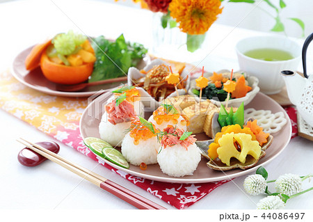 おにぎりの朝食 44086497