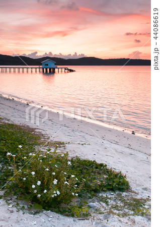 Peaceful sunset sky Koh Mud Sum island near Samui Peaceful sunset sky Koh Mud Sum island near Samui 44086619