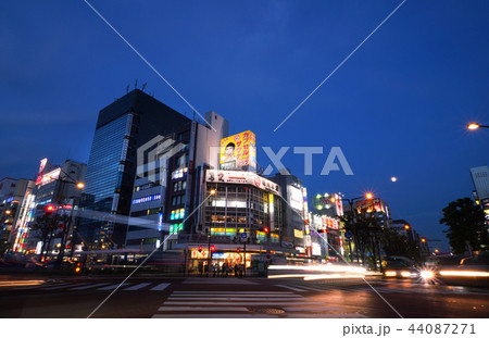 日本の川崎都市景観　川崎駅前の街並みを望む（夜景） 44087271