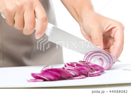 Cook is chopping onion 44088082