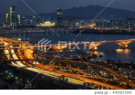 Night view of Seongsan bridge and Yeouido 44092300