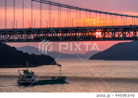 《岡山県》瀬戸内海・瀬戸大橋の夕景 44096349