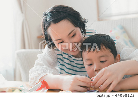 4 years old 4 years old 44098123