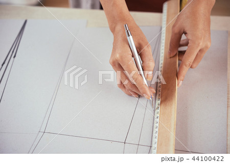 Drawing fashion pattern 44100422