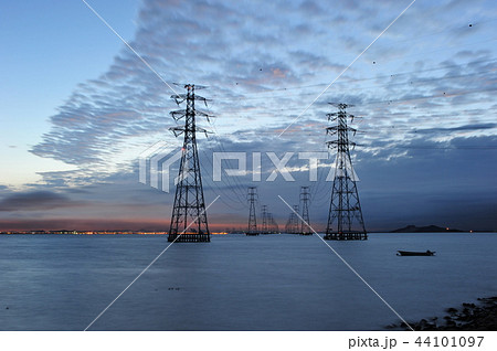 鉄塔 風景 電線 44101097