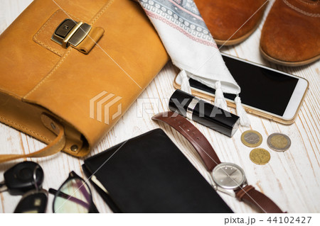 the contents of the female handbag 44102427