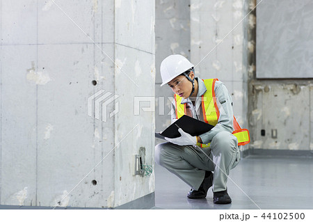 建設現場 不動産 建築 建設 現場監督の写真素材