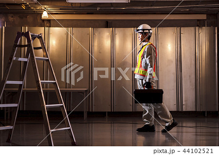 建設現場 不動産 建築 建設 作業員 建設現場 不動産 建築 建設 作業員 44102521