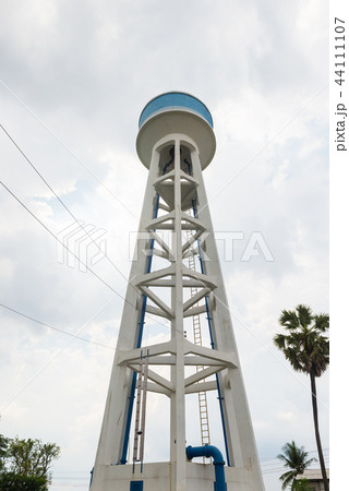 Tank of Water 44111107