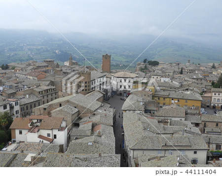 上空から眺めたオルヴィエートの街 44111404