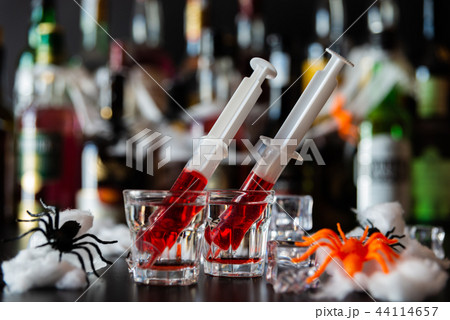 creepy halloween party cocktails  44114657
