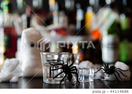 creepy halloween party cocktails  44114686