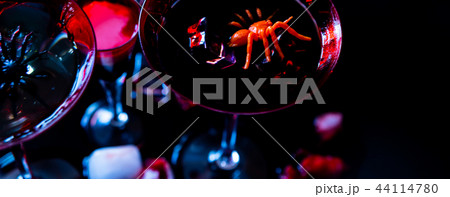 creepy halloween party cocktails with blood 44114780