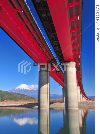 東名高速道路富士川橋と逆さ富士-6211 44115571