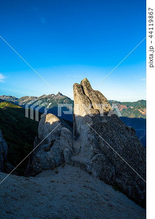 【長野県 燕岳】 イルカ岩と槍ヶ岳 44119867