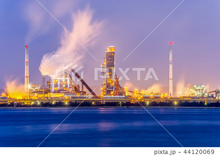 煙突 工場 海 44120069