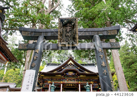 秩父市三峰　三峯神社　拝殿 44123616