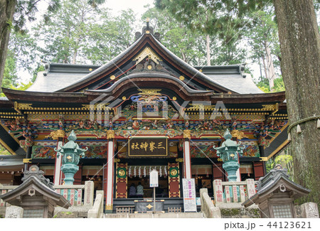 秩父市三峰　三峯神社　拝殿 44123621
