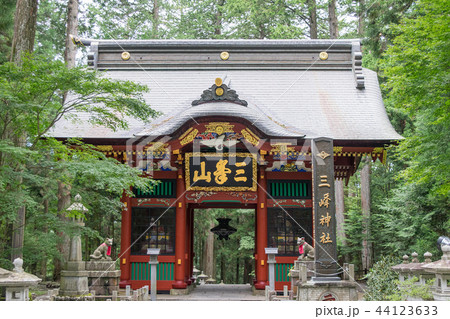 秩父市三峰　三峯神社　随身門（ずいしんもん） 44123633