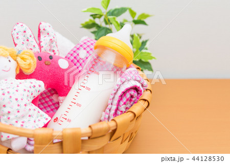 哺乳瓶とベビー用品 44128530