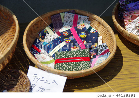 手作りの手芸品 手作りの手芸品 44129391