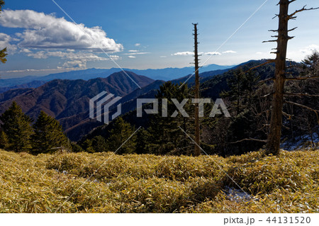 大菩薩連嶺・小金沢山から見る雁ヶ腹摺山 大菩薩連嶺・小金沢山から見る雁ヶ腹摺山 44131520