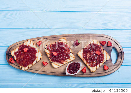Toast with strawberry jam Toast with strawberry jam 44132506