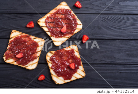 Toast with strawberry jam Toast with strawberry jam 44132514