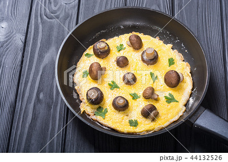 Omelette with mushroom Omelette with mushroom 44132526
