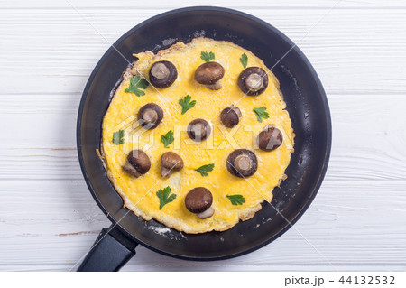 Omelette with mushroom Omelette with mushroom 44132532