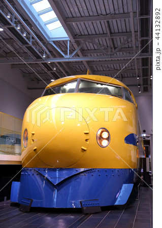保存展示されている0系ドクターイエロー｜初代新幹線検測車の車両風景 44132892