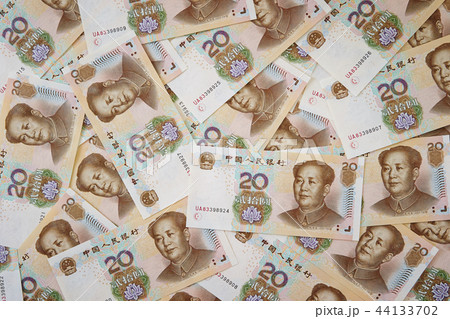 中国の通貨人民元 沢山の20元札 中国の通貨人民元 沢山の20元札 44133702