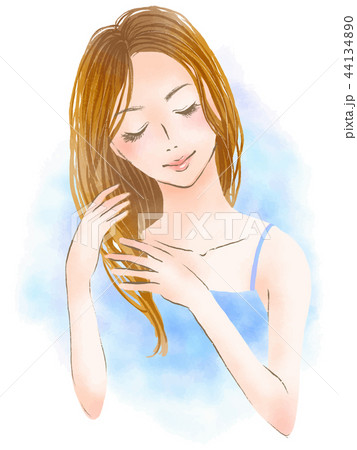 髪の毛の手入れをする女性 44134890