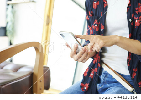 女性美容師 男性客 女性美容師 男性客 44135114