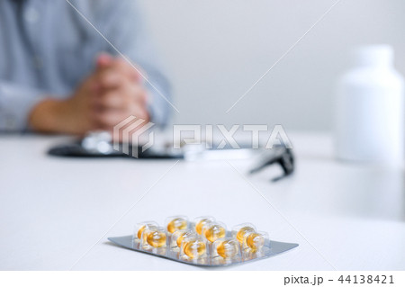 Doctor consulting patient and recommend treatment methods and ho Doctor consulting patient and recommend treatment methods and ho 44138421