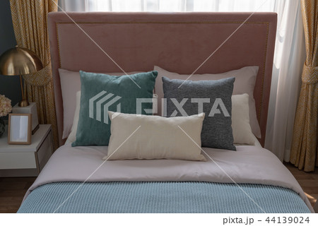 classic style bedroom 44139024