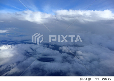 航空機から撮影した空と雲 44139635