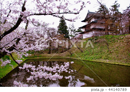 弘前城　桜　丑寅櫓 ／ 二の丸　2018年 弘前さくら祭 （ 青森県 弘前市 下白銀町 ） 44140789