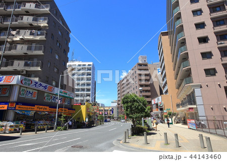 高幡不動駅周辺の高層マンション街 44143460