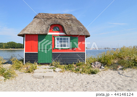 デンマーク、Aeroe島、マスタルの海岸の小屋 デンマーク、Aeroe島、マスタルの海岸の小屋 44146124